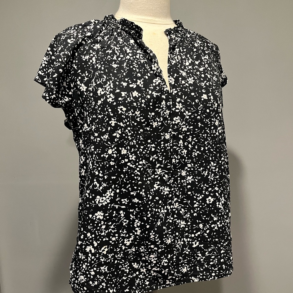 Black and White Boxy Blouse with Flutter Sleeves and Mandarin Collar